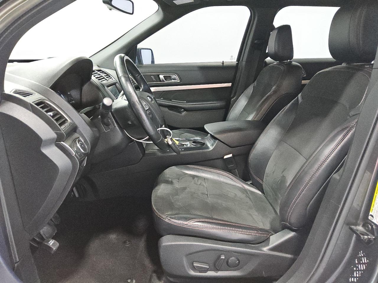 Ford Explorer Xlt Image 5