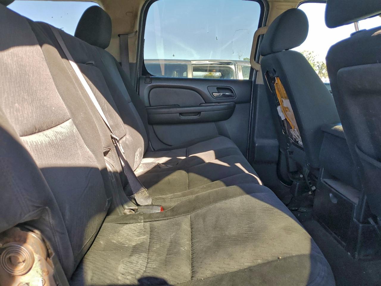 Chevrolet Suburban K2500 Ls Image 3