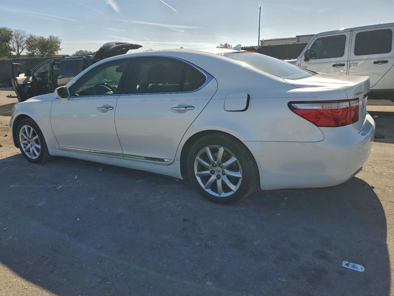 Lexus LS 460 Image 2