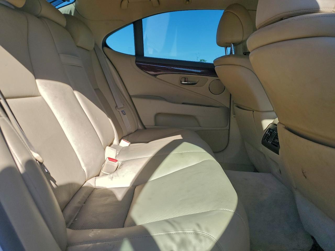 Lexus LS 460 Image 5