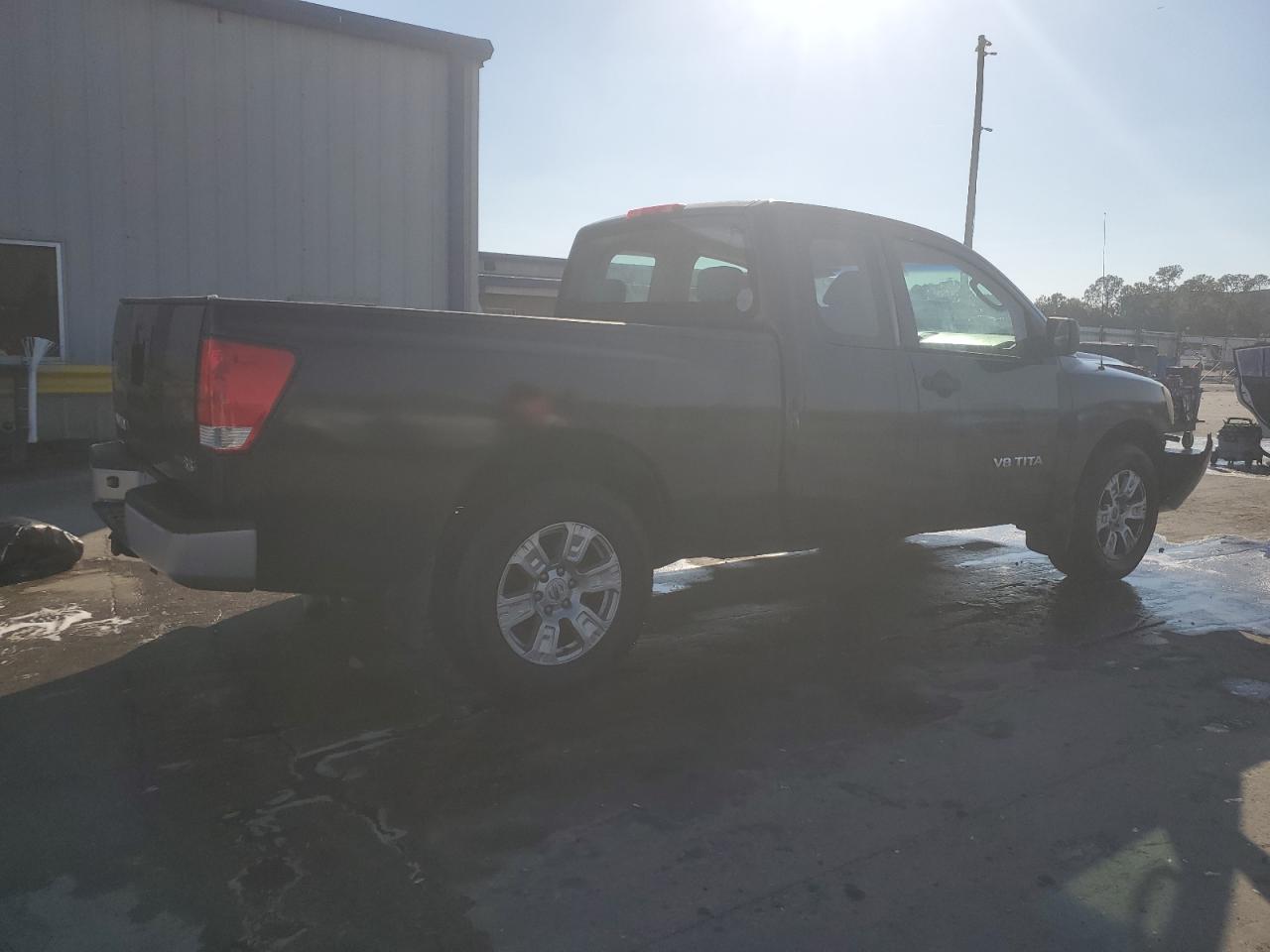 Nissan Titan Xe Image 2