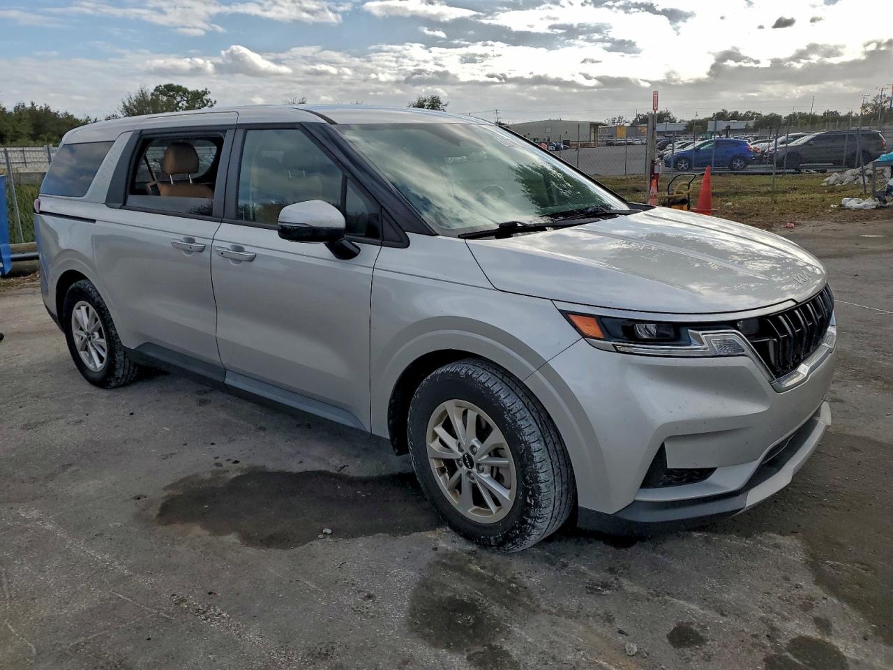 Kia Carnival Lx Image 4