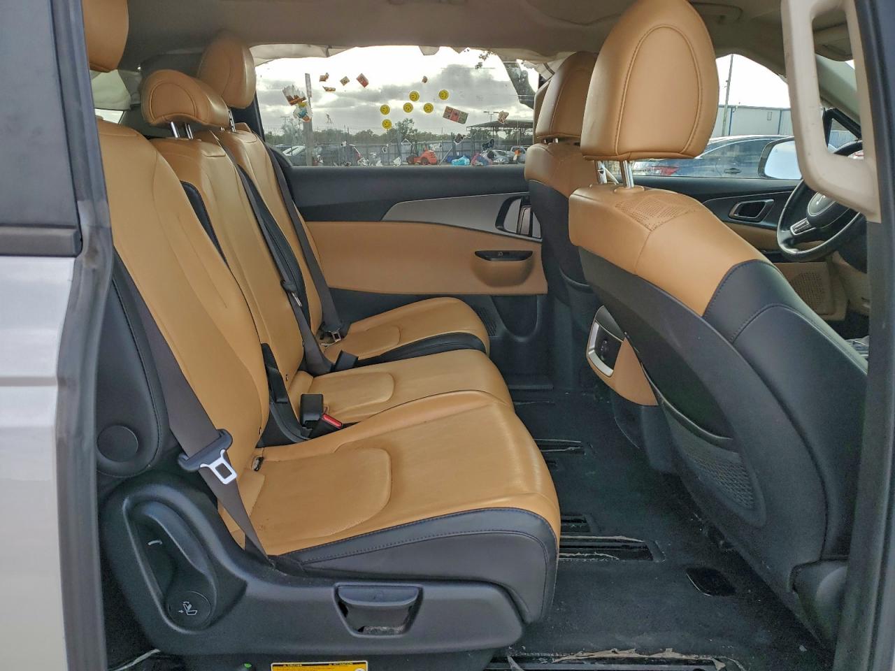 Kia Carnival Lx Image 9