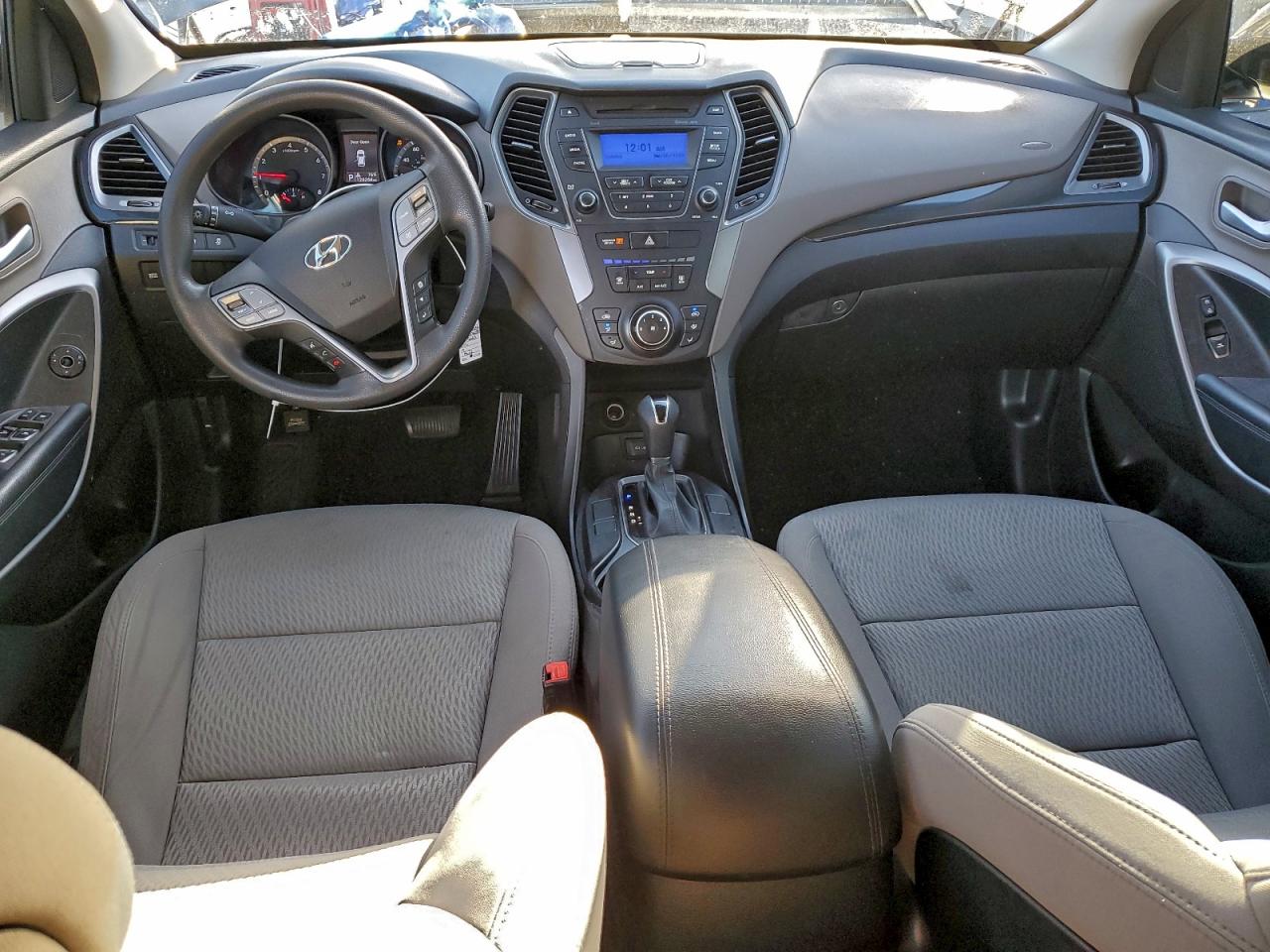 Hyundai SANTA FE Image 8