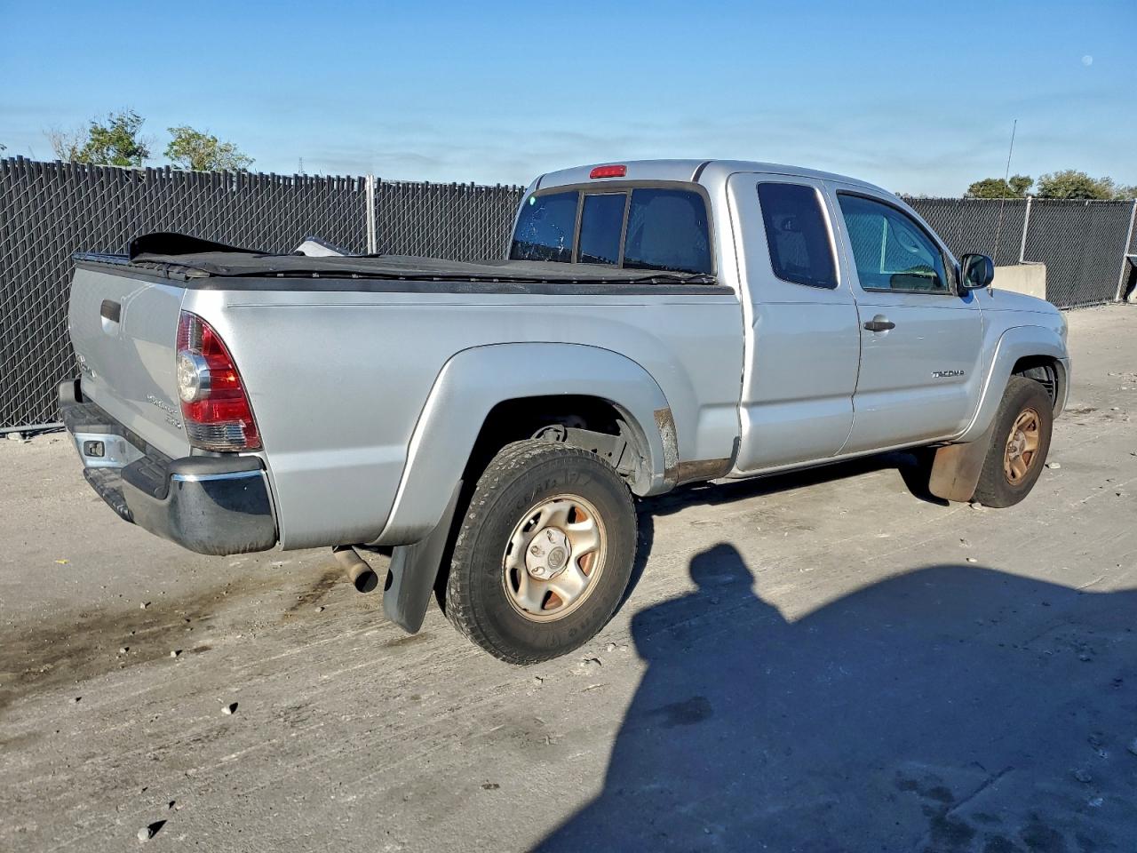 Toyota Tacoma Prerunner Access Cab Image 5