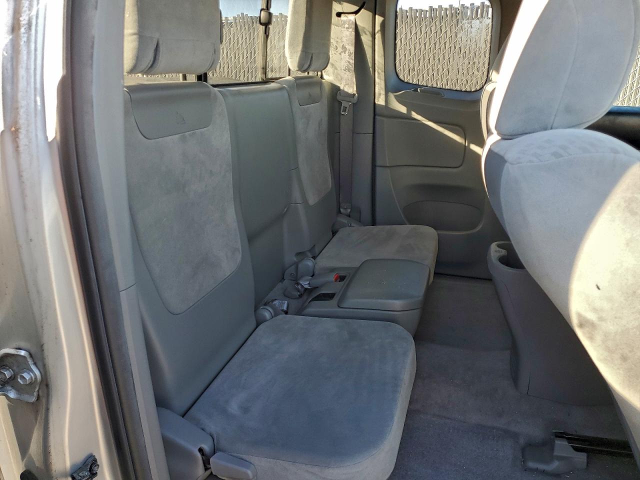 Toyota Tacoma Prerunner Access Cab Image 8