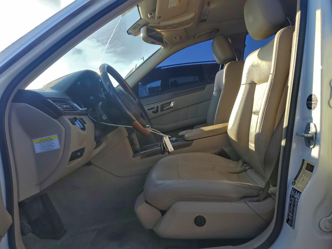 Mercedes-Benz E-Class 350 Image 12