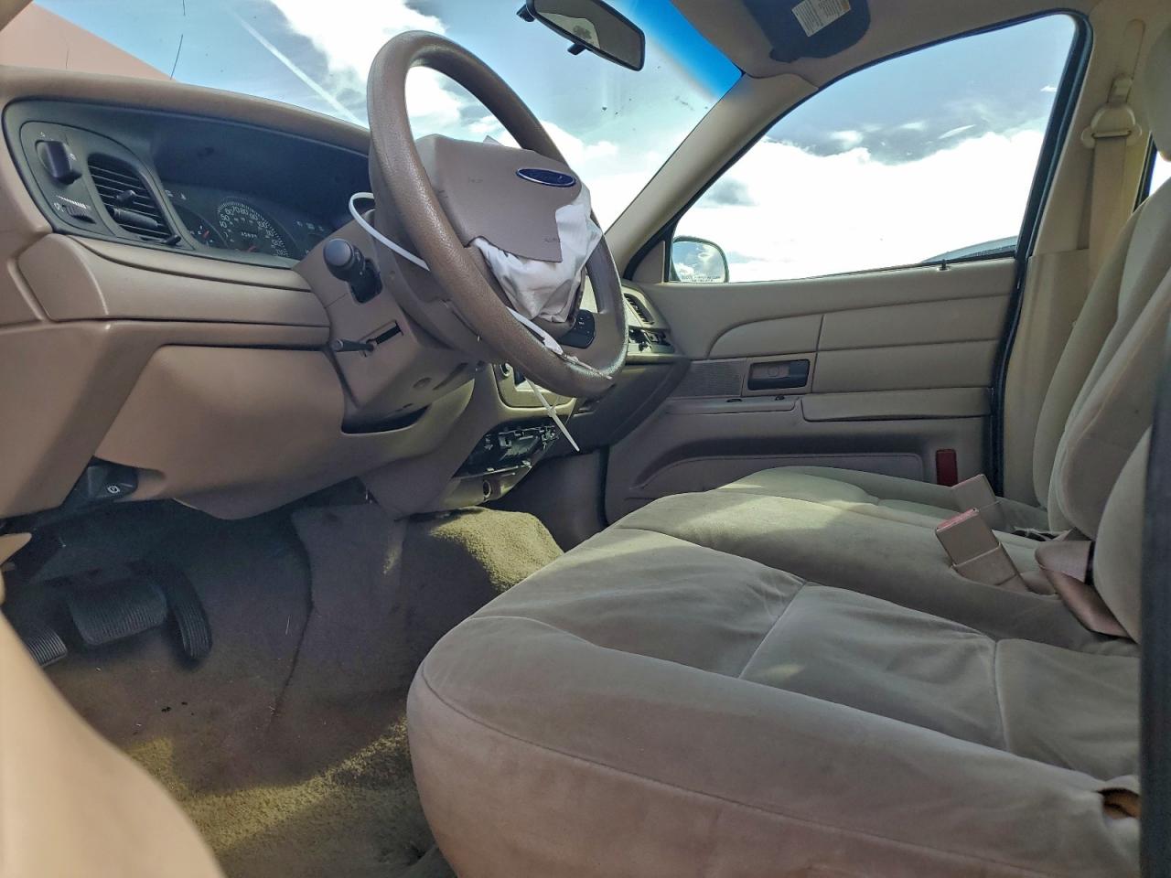 Ford Crown Vic Police Interceptor Image 4