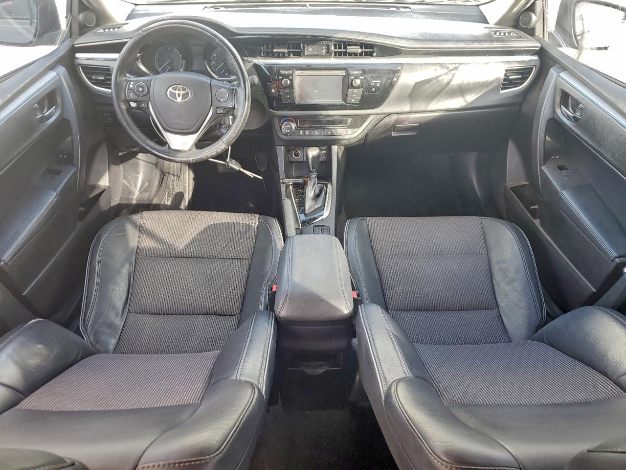 Toyota Corolla L Image 10