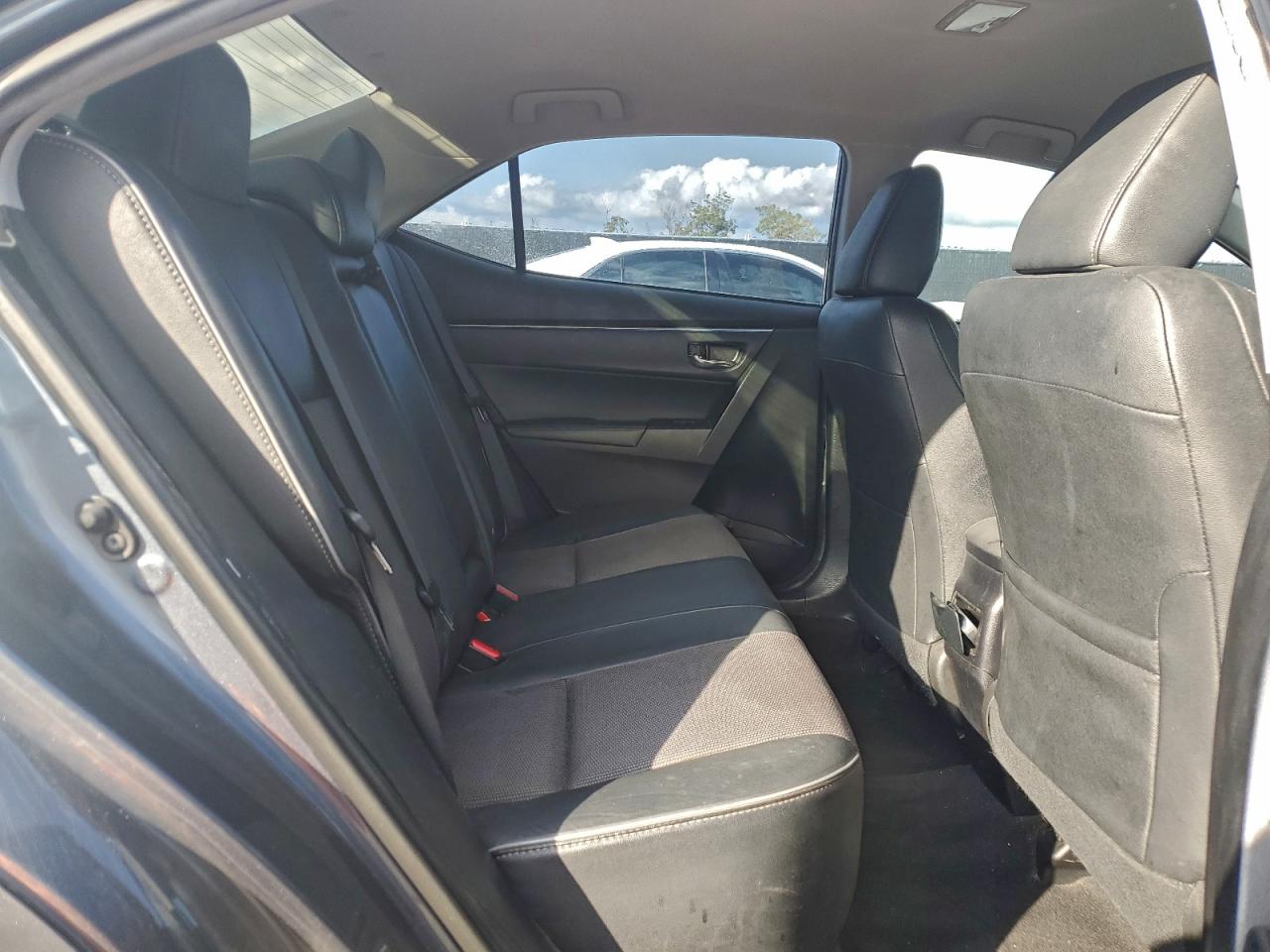 Toyota Corolla L Image 9