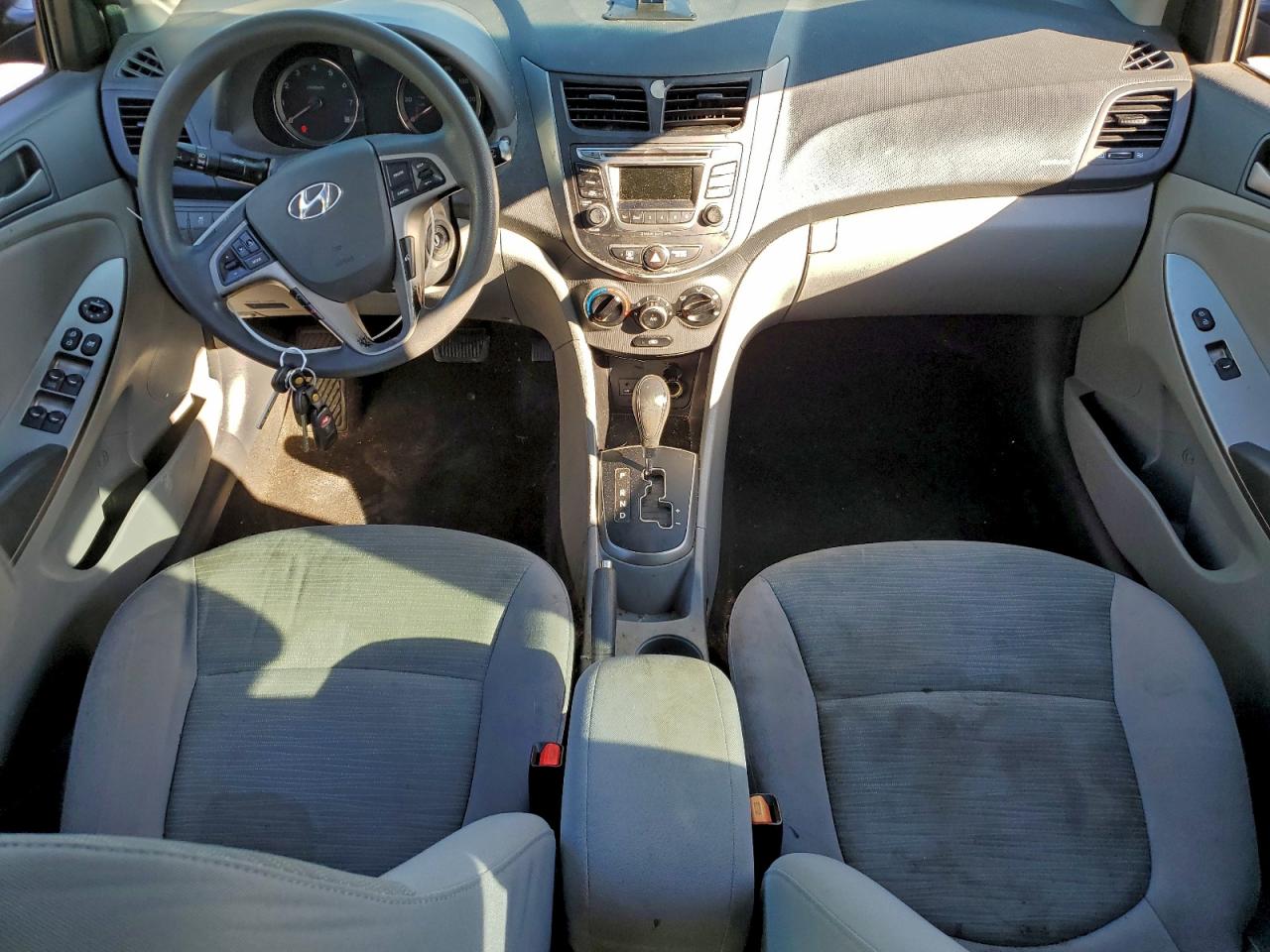 Hyundai ACCENT Se Image 9