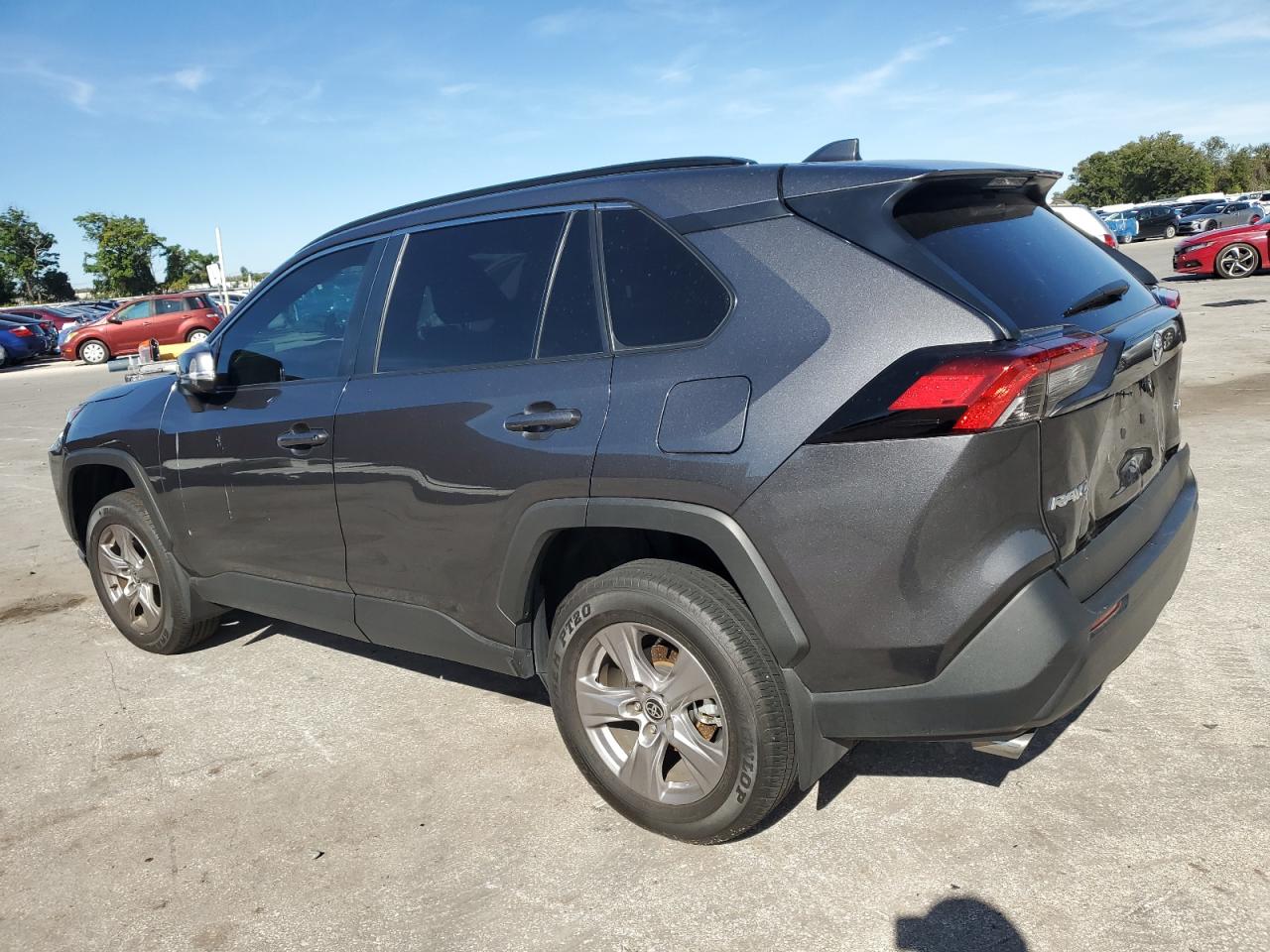 Toyota RAV4 Xle Image 2