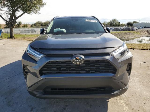 Toyota RAV4 Xle Image 4