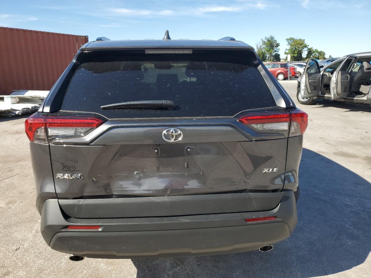 Toyota RAV4 Xle Image 12