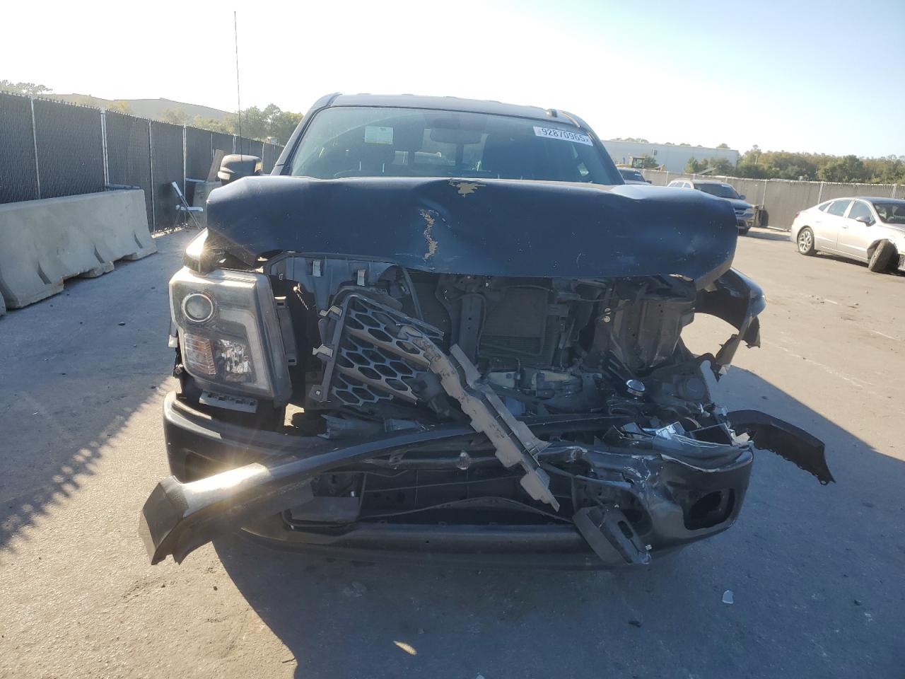 Nissan Titan Sv Image 7