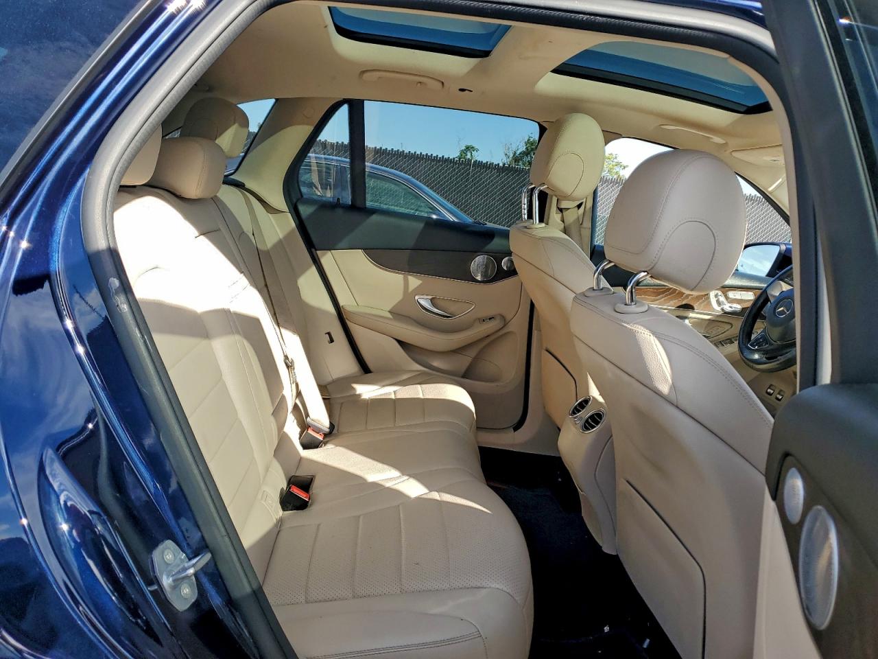 Mercedes-Benz GLC 350e Image 10