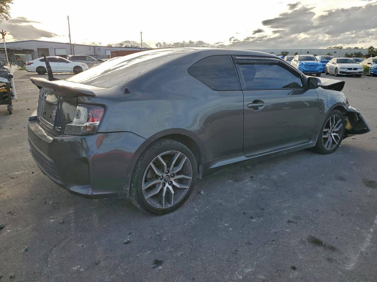 Toyota Scion Image 12