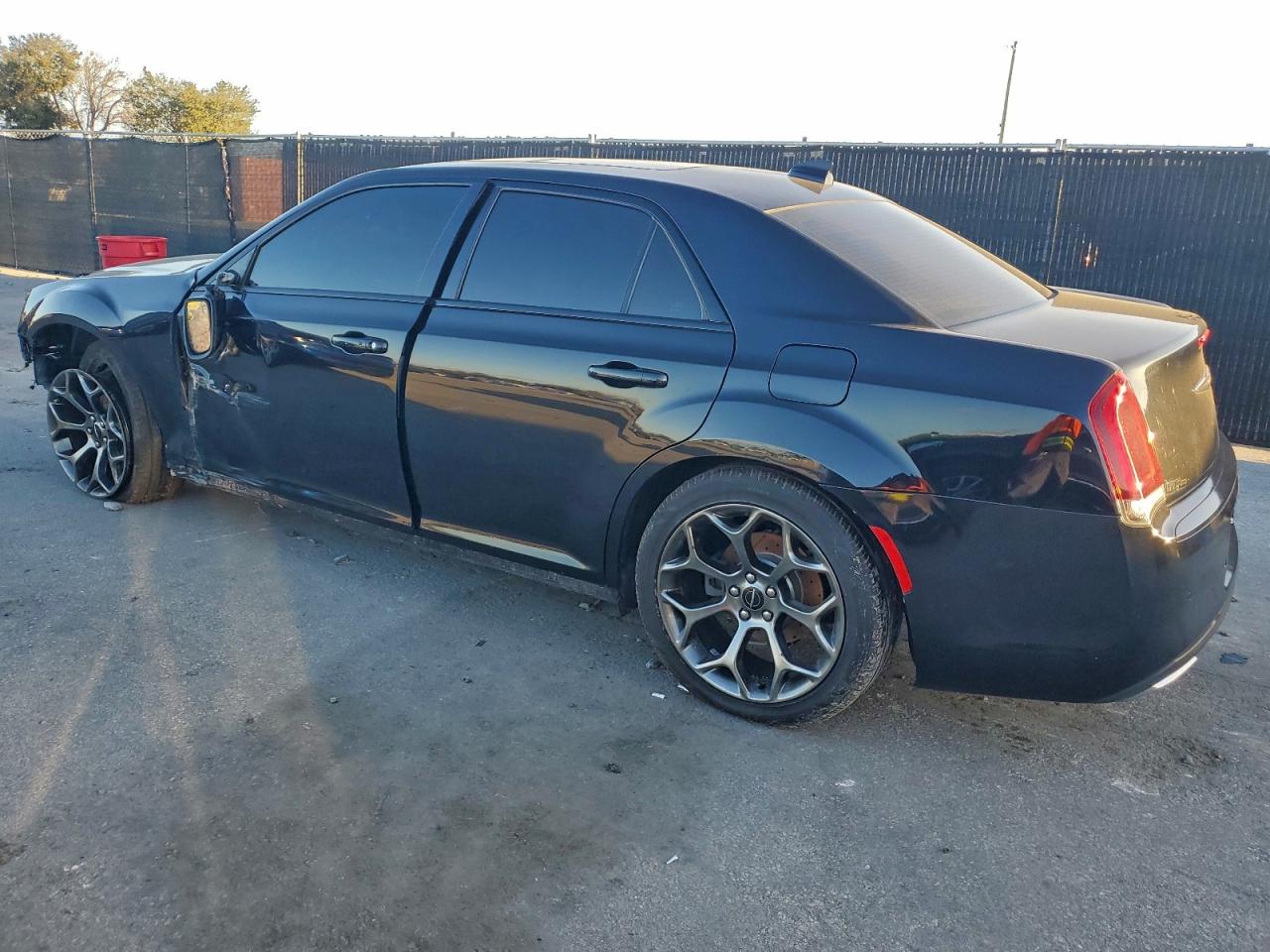 Chrysler 300 S Image 4