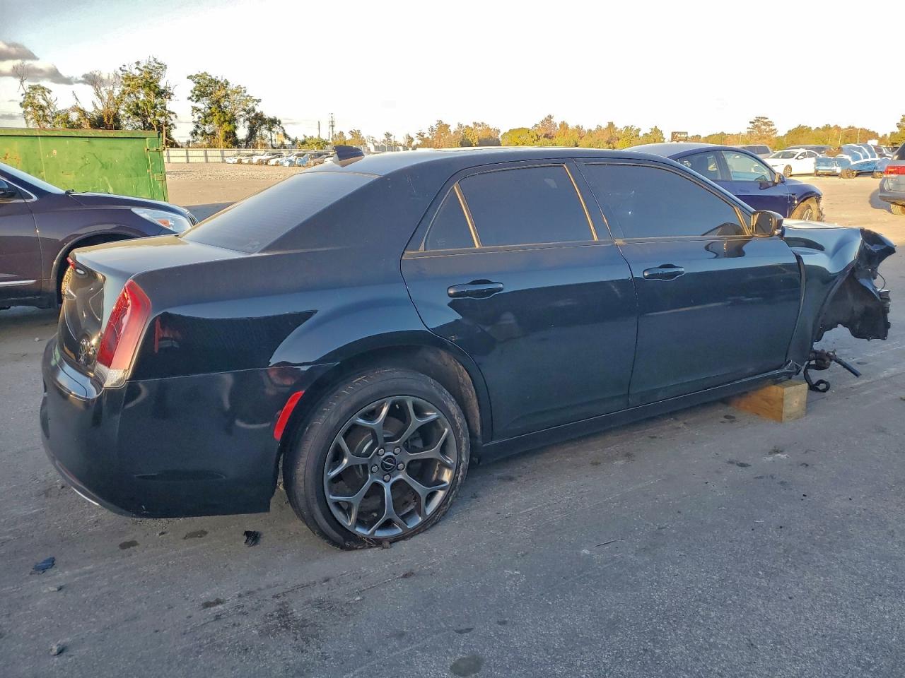Chrysler 300 S Image 3