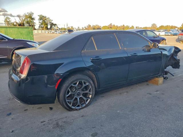Chrysler 300 S Image 3