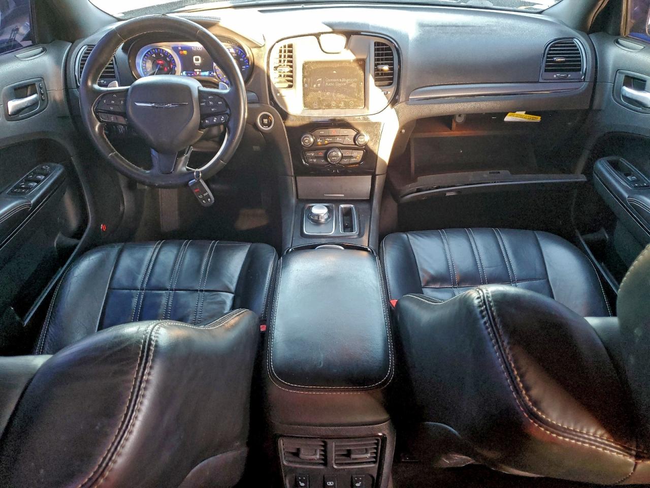 Chrysler 300 S Image 6