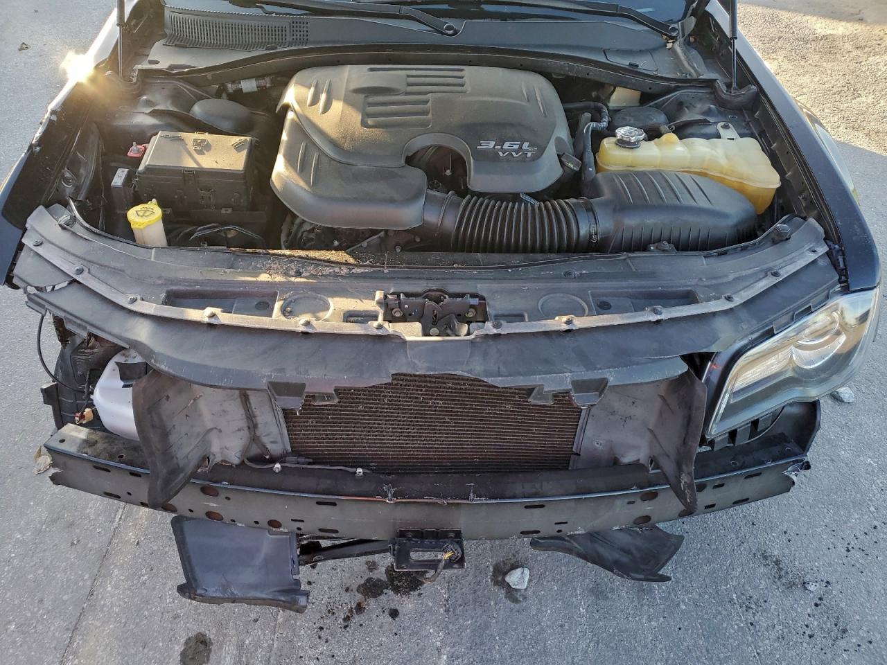 Chrysler 300 S Image 11