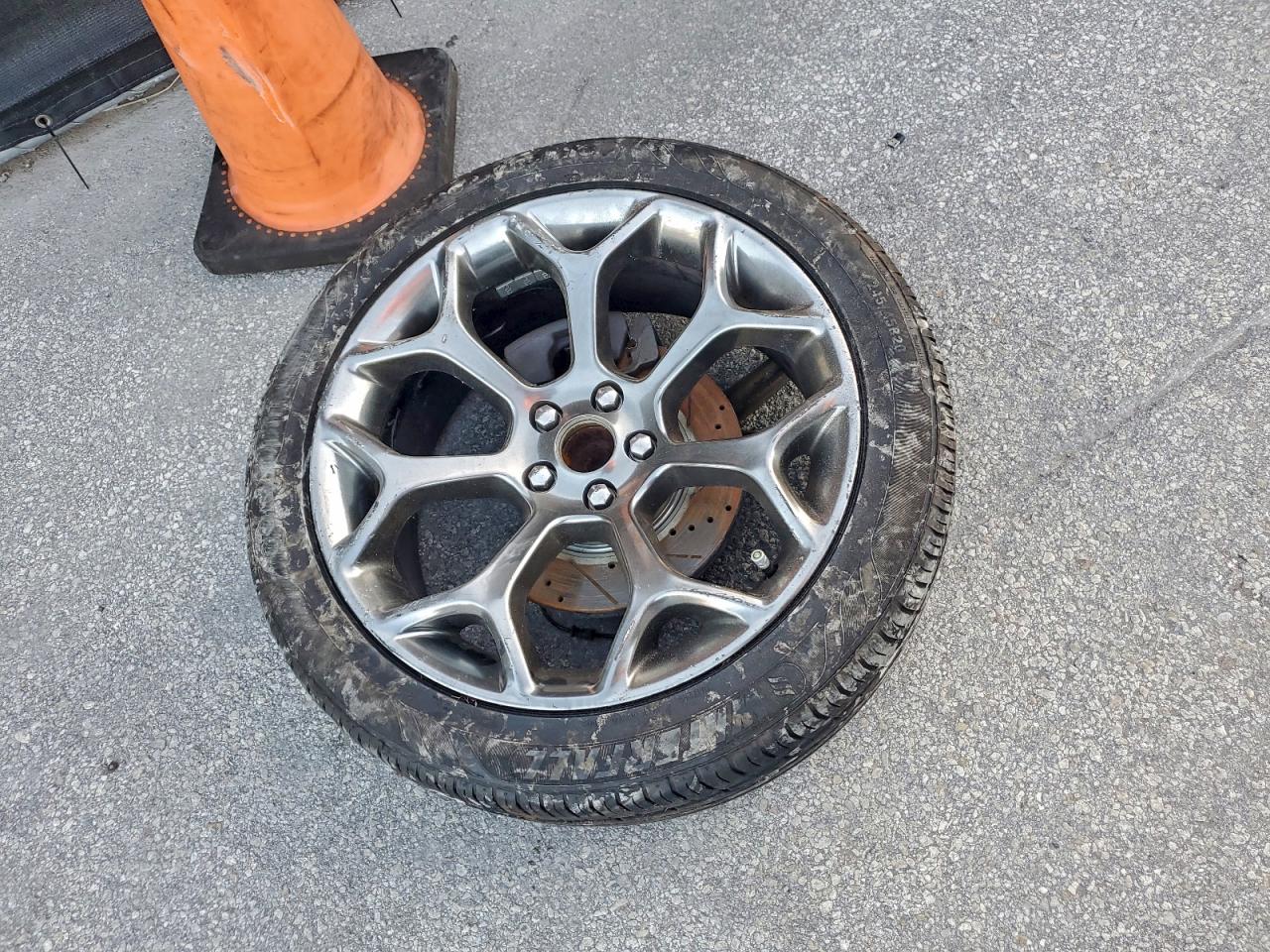 Chrysler 300 S Image 2