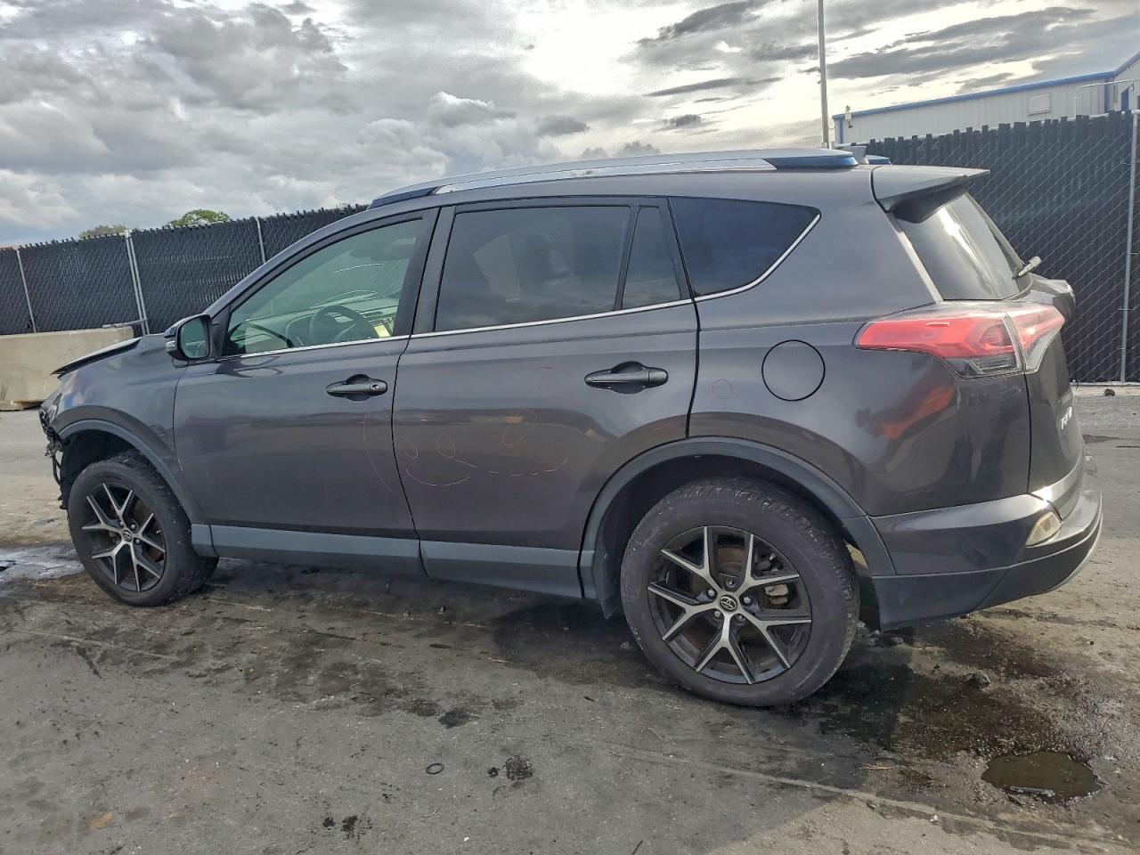 Toyota RAV4 Se Image 2