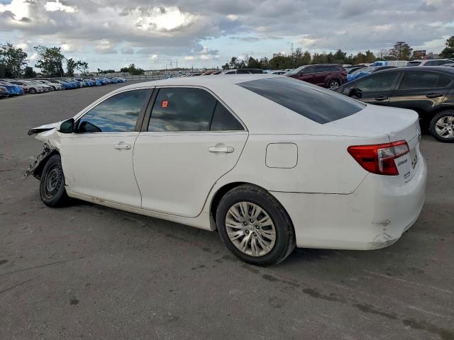 Toyota Camry L Image 8