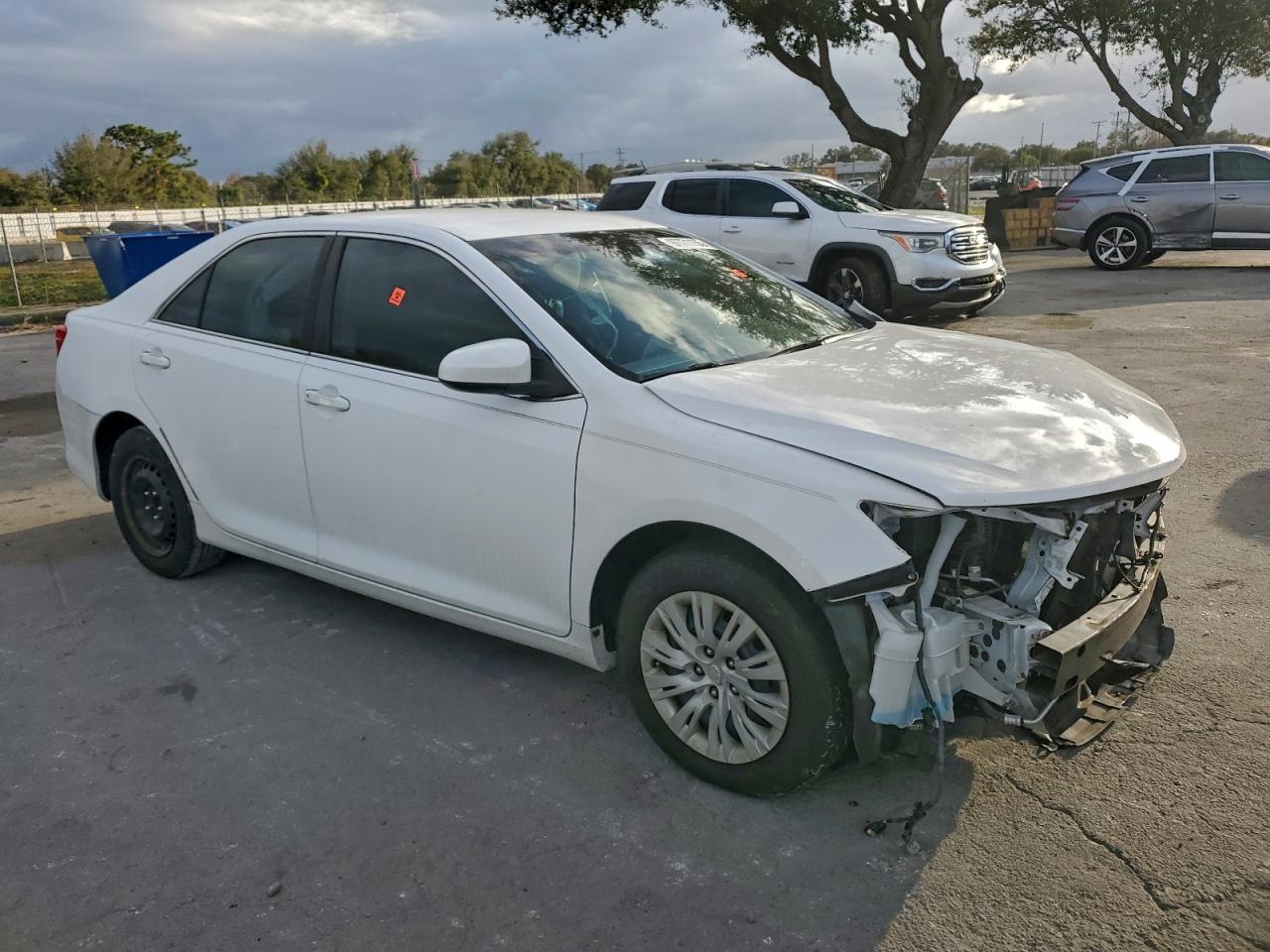 Toyota Camry L Image 2