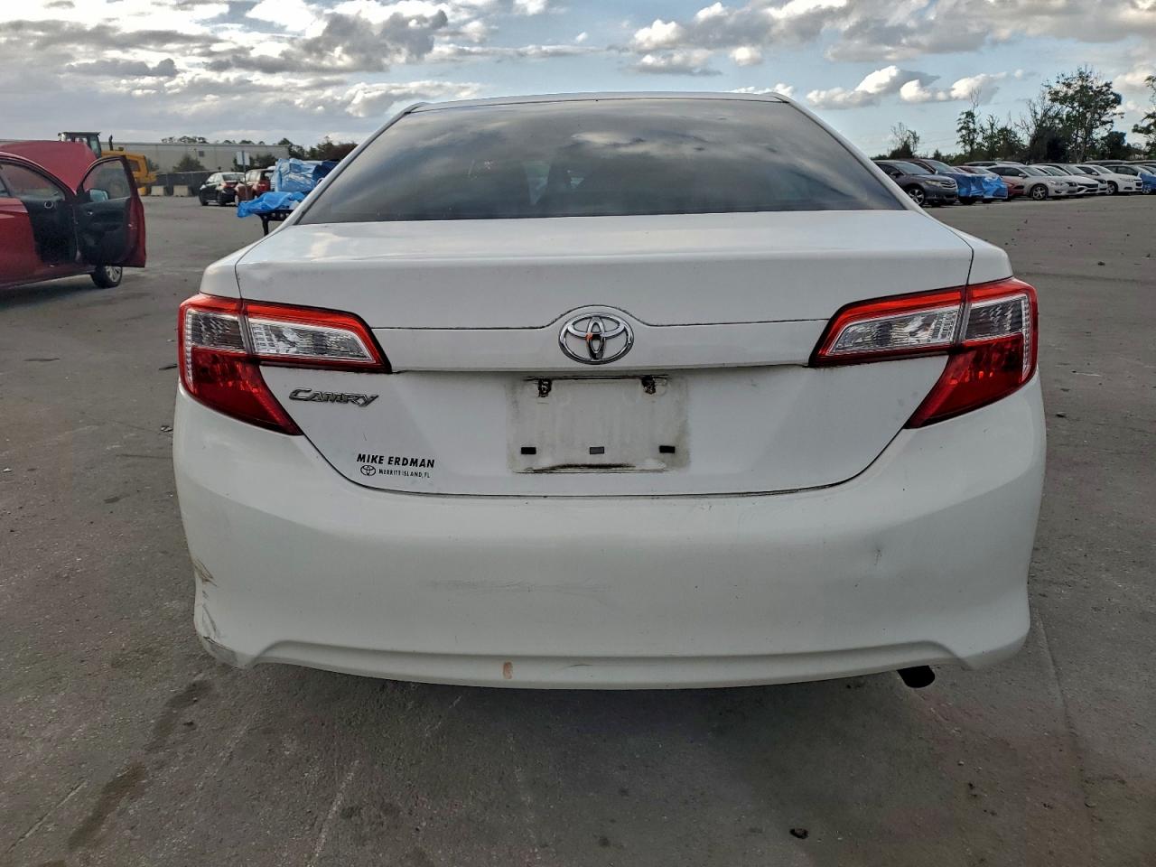 Toyota Camry L Image 12