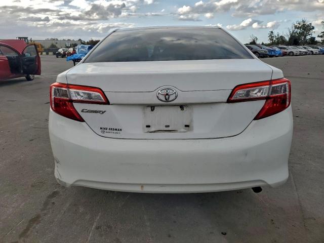 Toyota Camry L Image 12