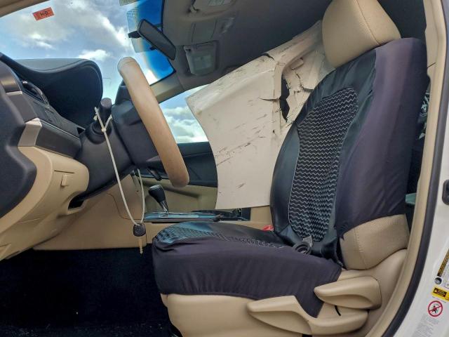 Toyota Camry L Image 4