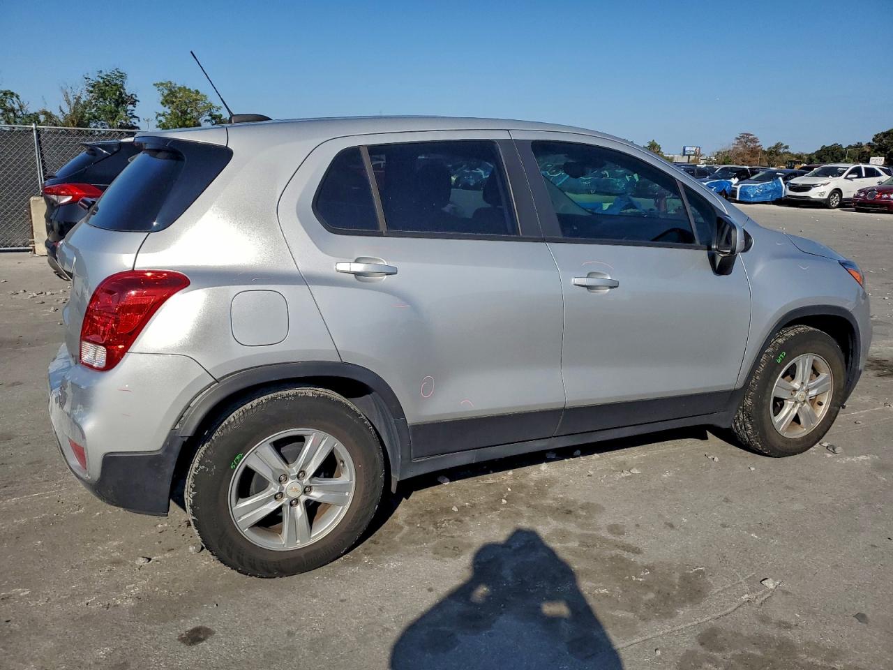 Chevrolet Trax Ls Image 3
