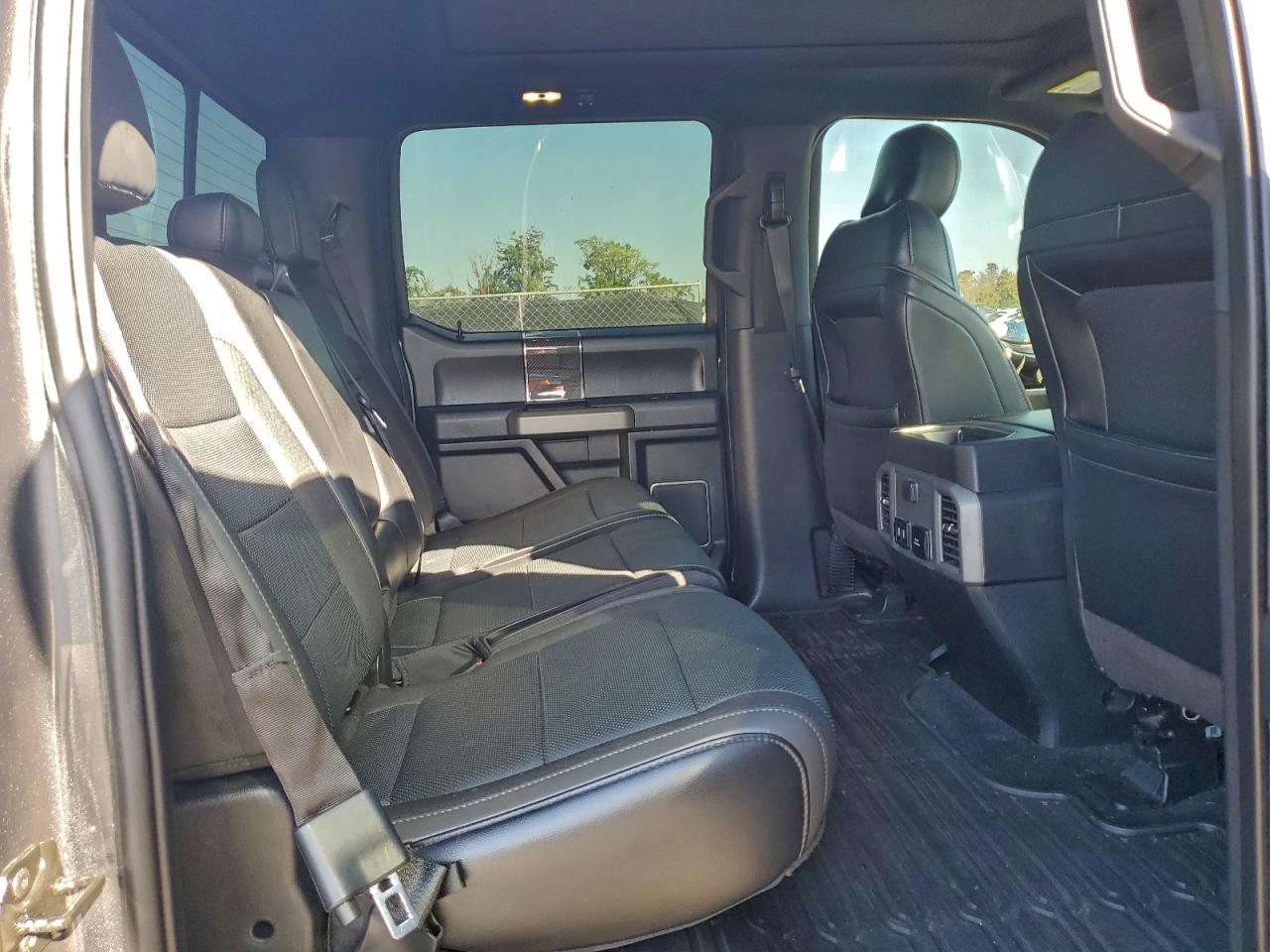 Ford F-150 Raptor Image 8