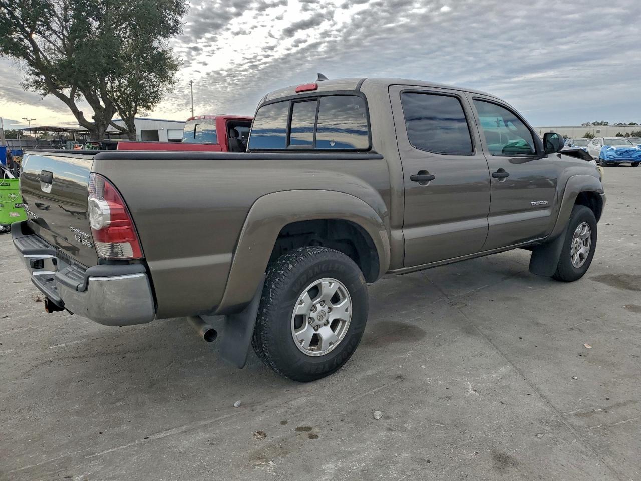 Toyota Tacoma Double Cab Prerunner Image 4