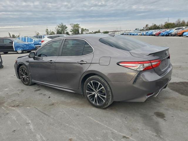 Toyota Camry L Image 2