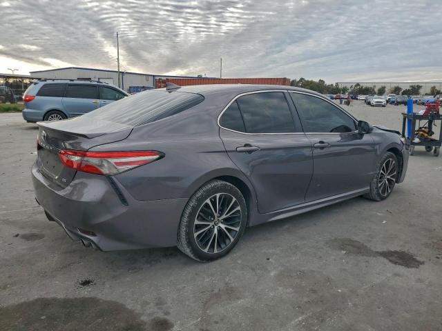 Toyota Camry L Image 3