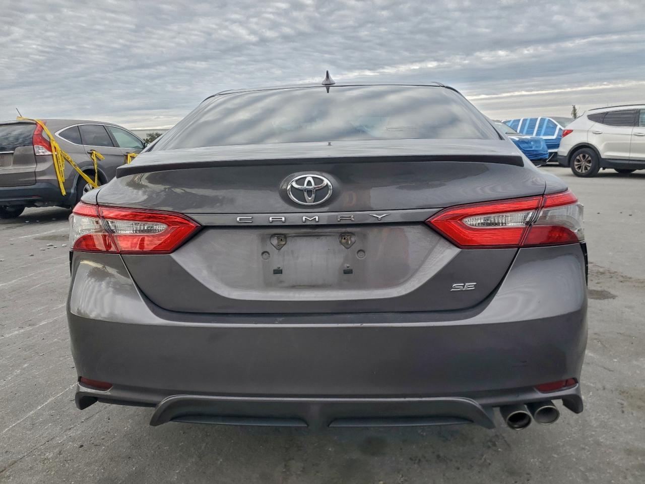 Toyota Camry L Image 6