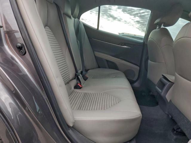 Toyota Camry L Image 8