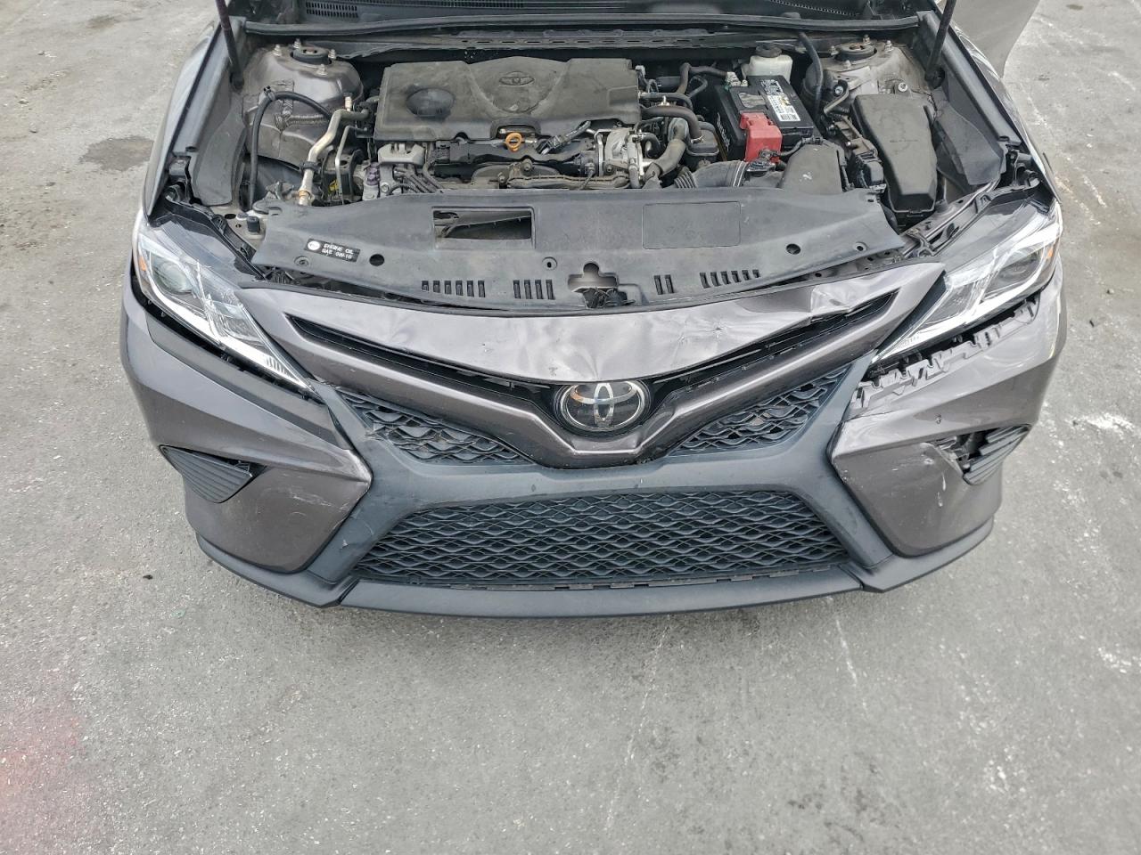 Toyota Camry L Image 12