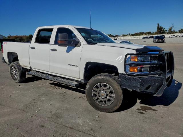 Chevrolet Silverado K2500 Heavy Duty Image 12