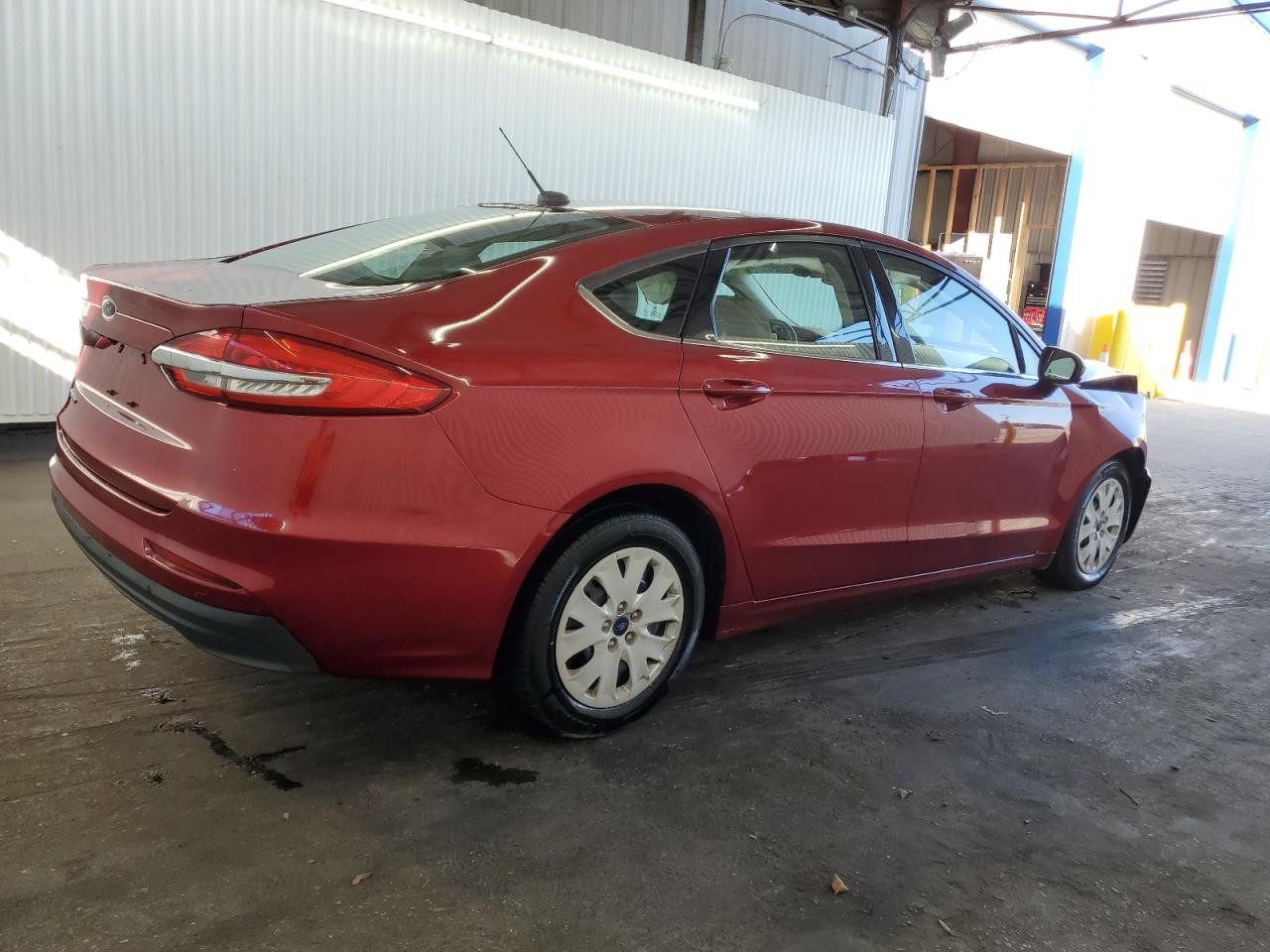 Ford Fusion S Image 9
