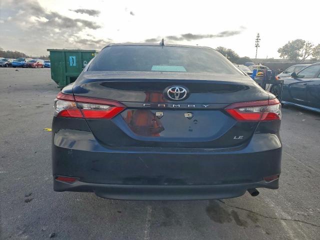 Toyota Camry Le Image 4