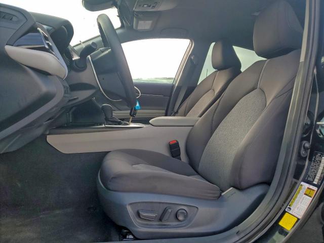 Toyota Camry Le Image 7