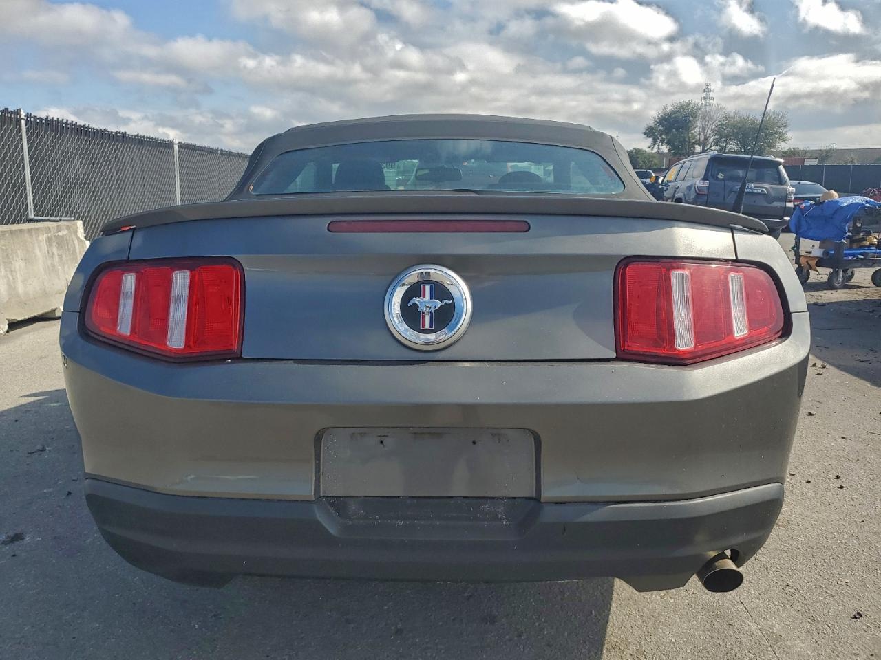 Ford Mustang Image 8