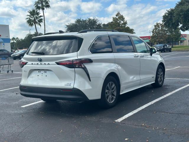 Toyota Sienna Xle Image 2