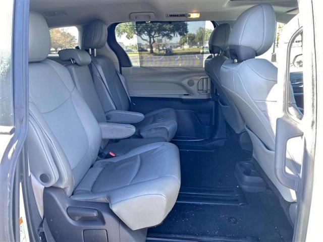 Toyota Sienna Xle Image 9