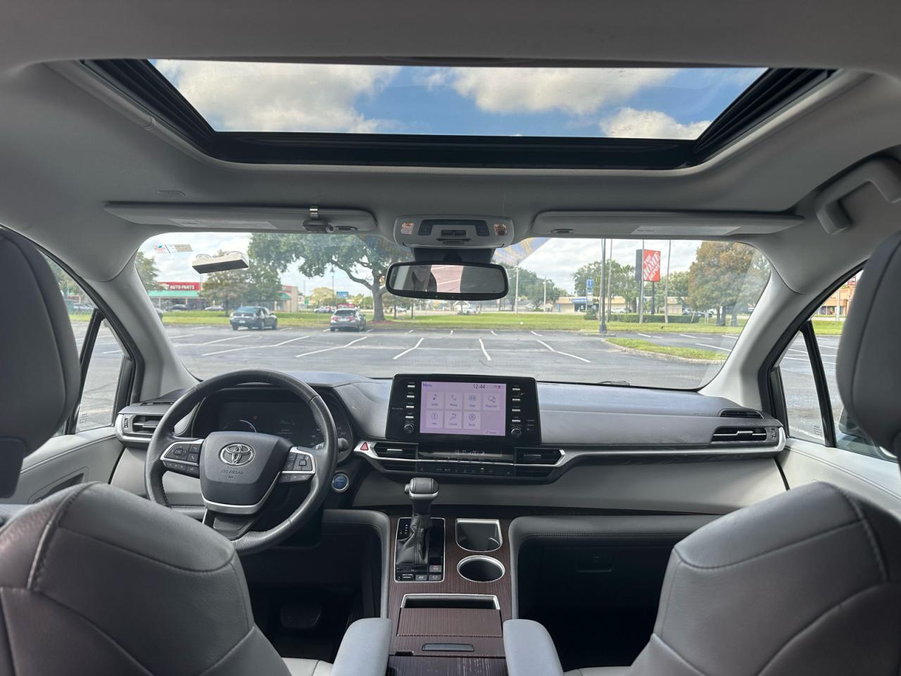 Toyota Sienna Xle Image 10