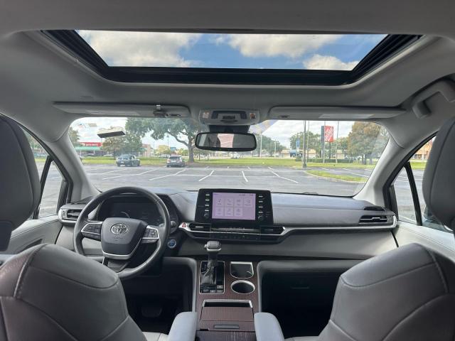 Toyota Sienna Xle Image 10